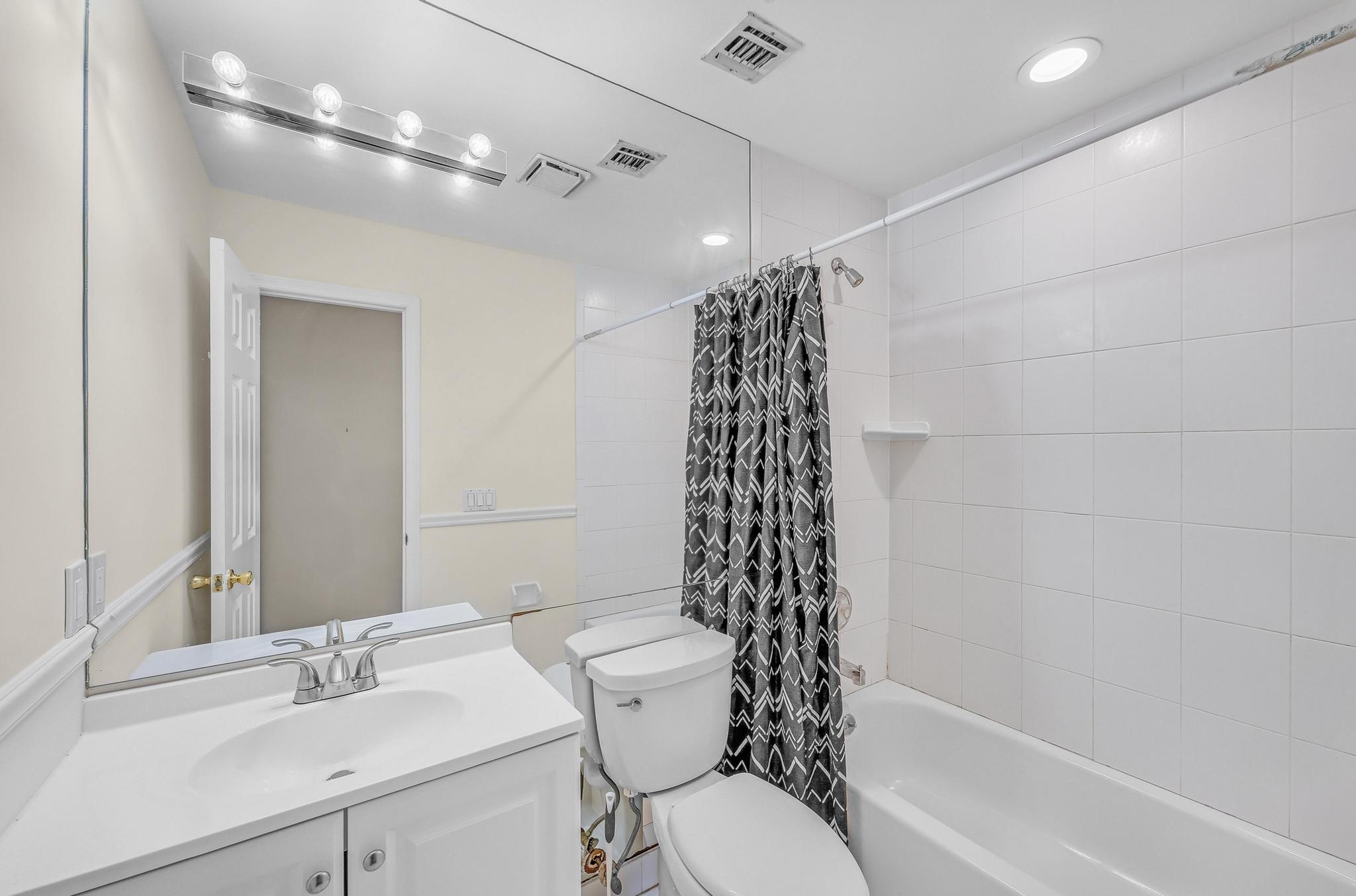 8 Tecumseh Court, Commack, NY 11725