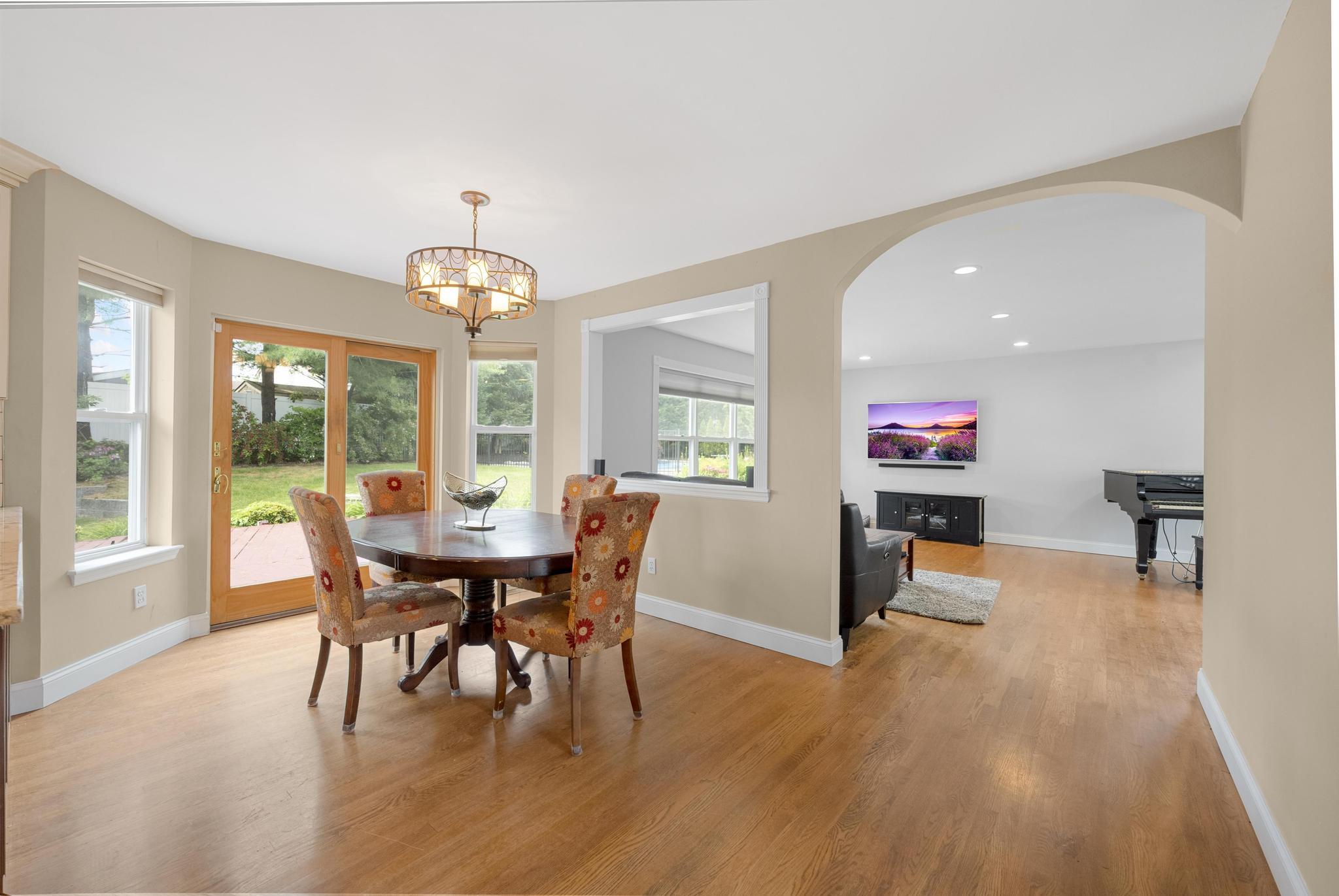 8 Tecumseh Court, Commack, NY 11725