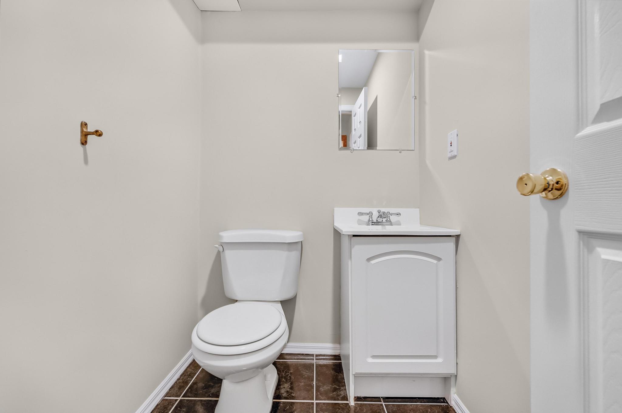 8 Tecumseh Court, Commack, NY 11725