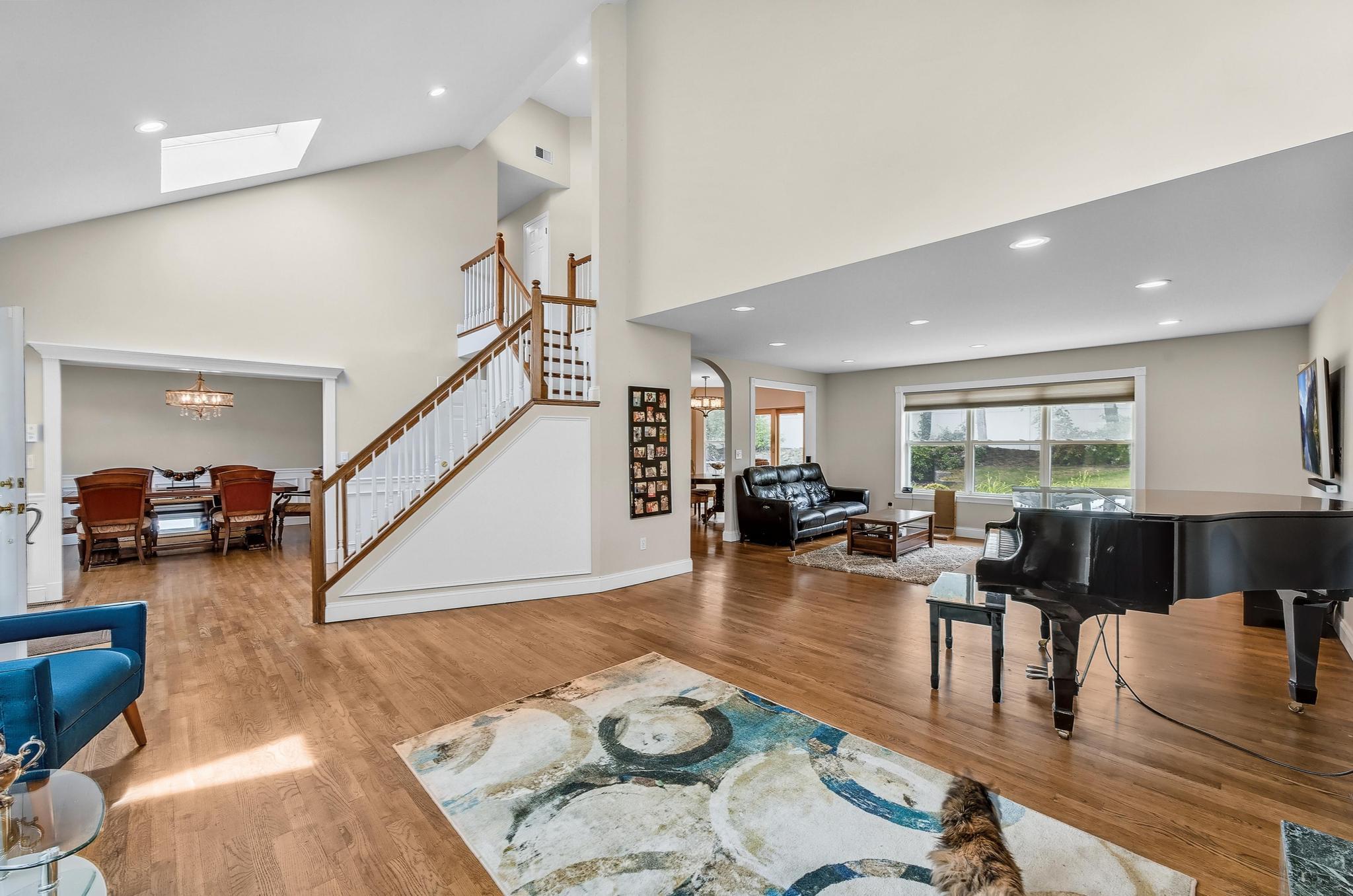 8 Tecumseh Court, Commack, NY 11725