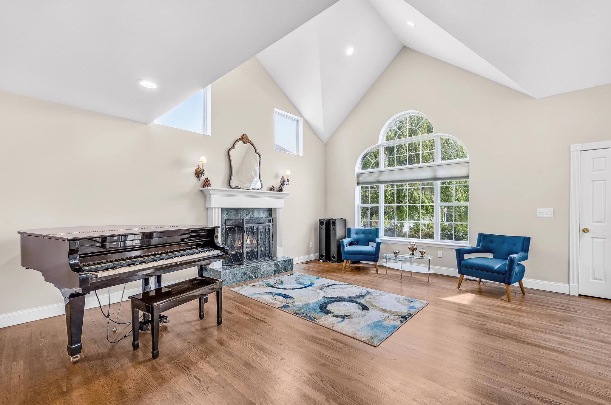 8 Tecumseh Court, Commack, NY 11725