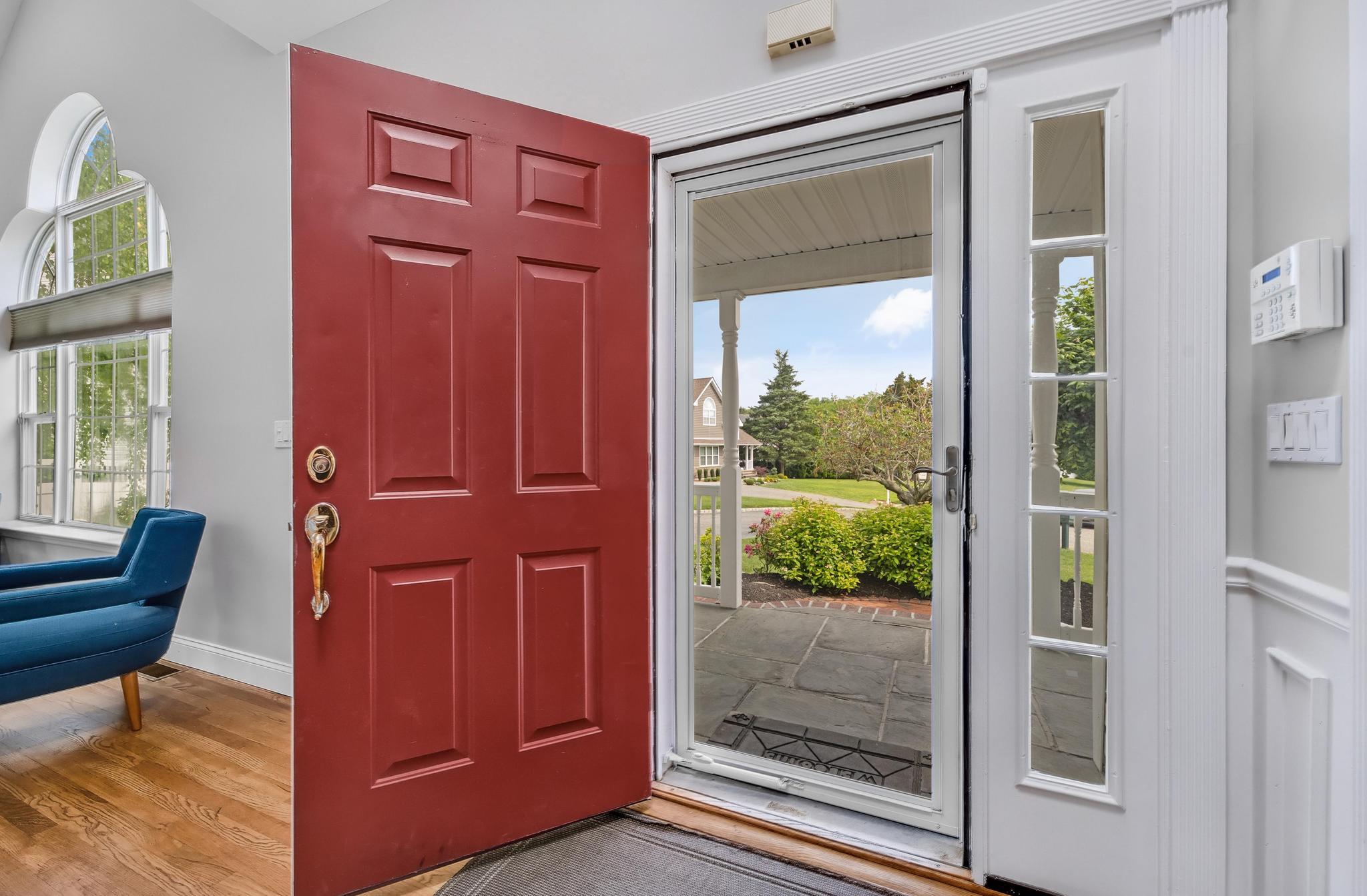 8 Tecumseh Court, Commack, NY 11725