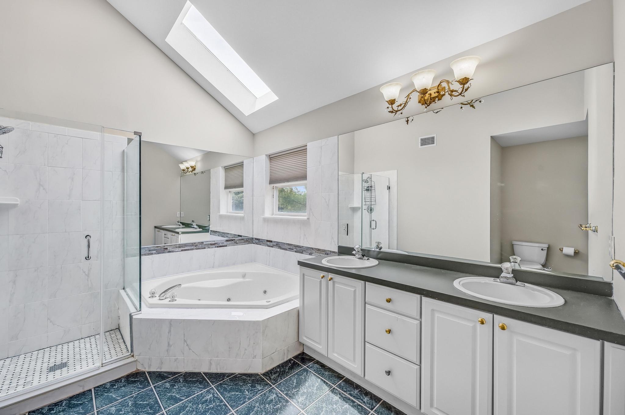 8 Tecumseh Court, Commack, NY 11725