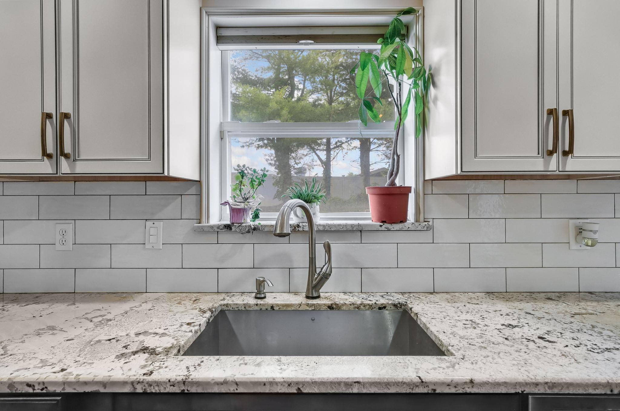 8 Tecumseh Court, Commack, NY 11725