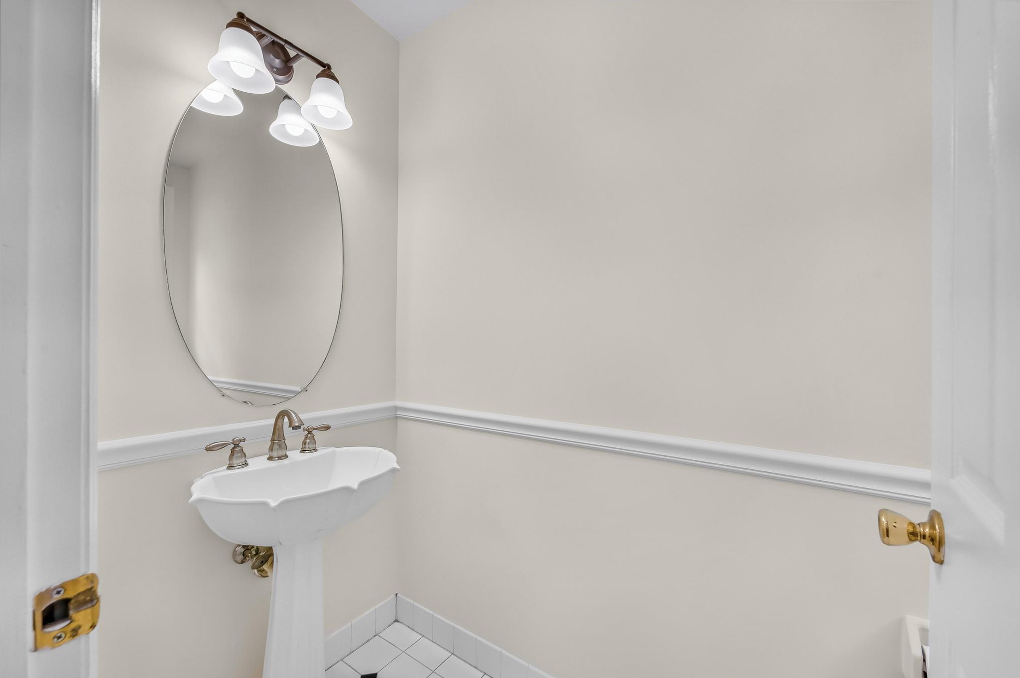 8 Tecumseh Court, Commack, NY 11725