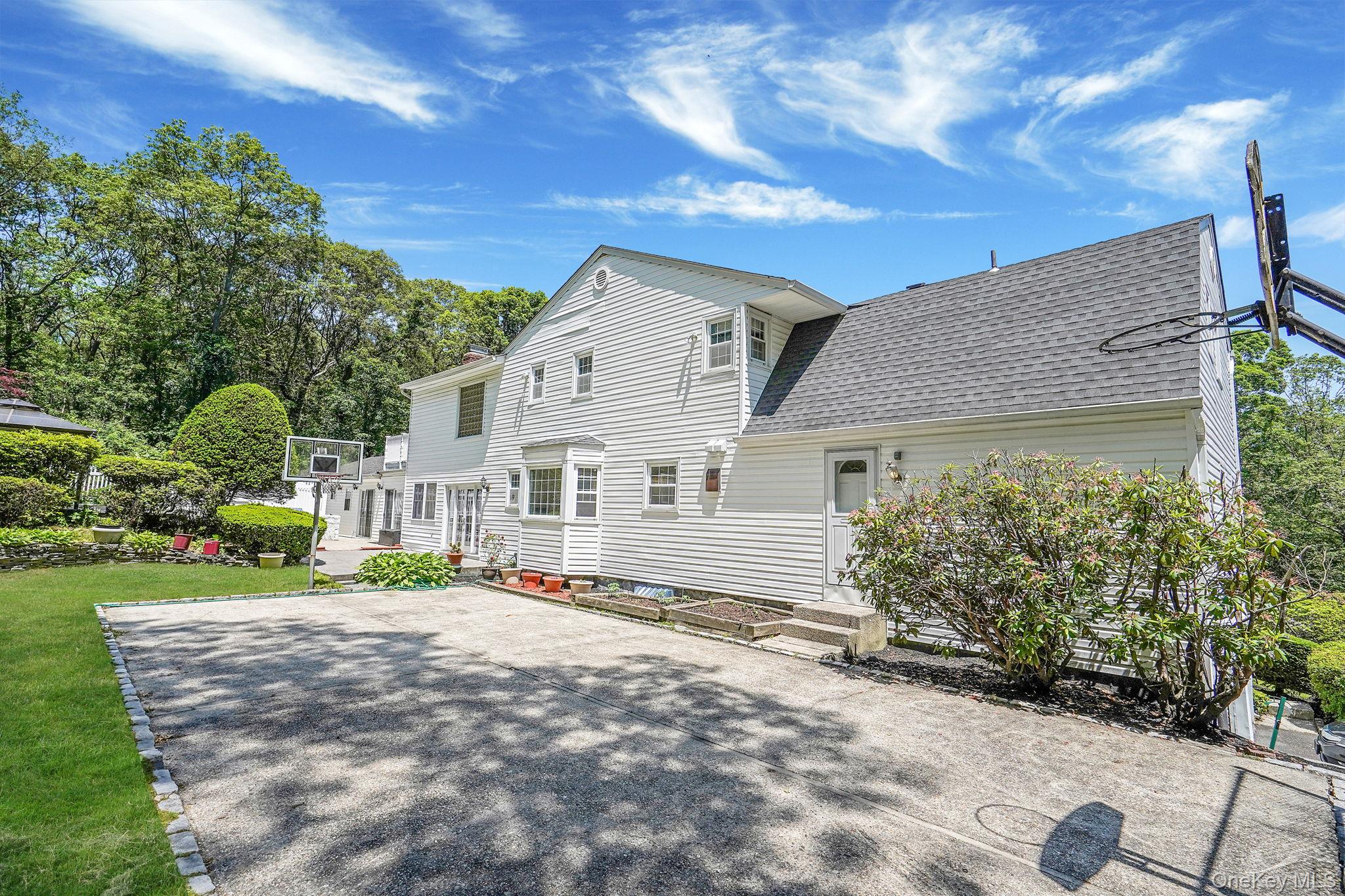 11 Country Squire Court, Dix Hills, NY 11746