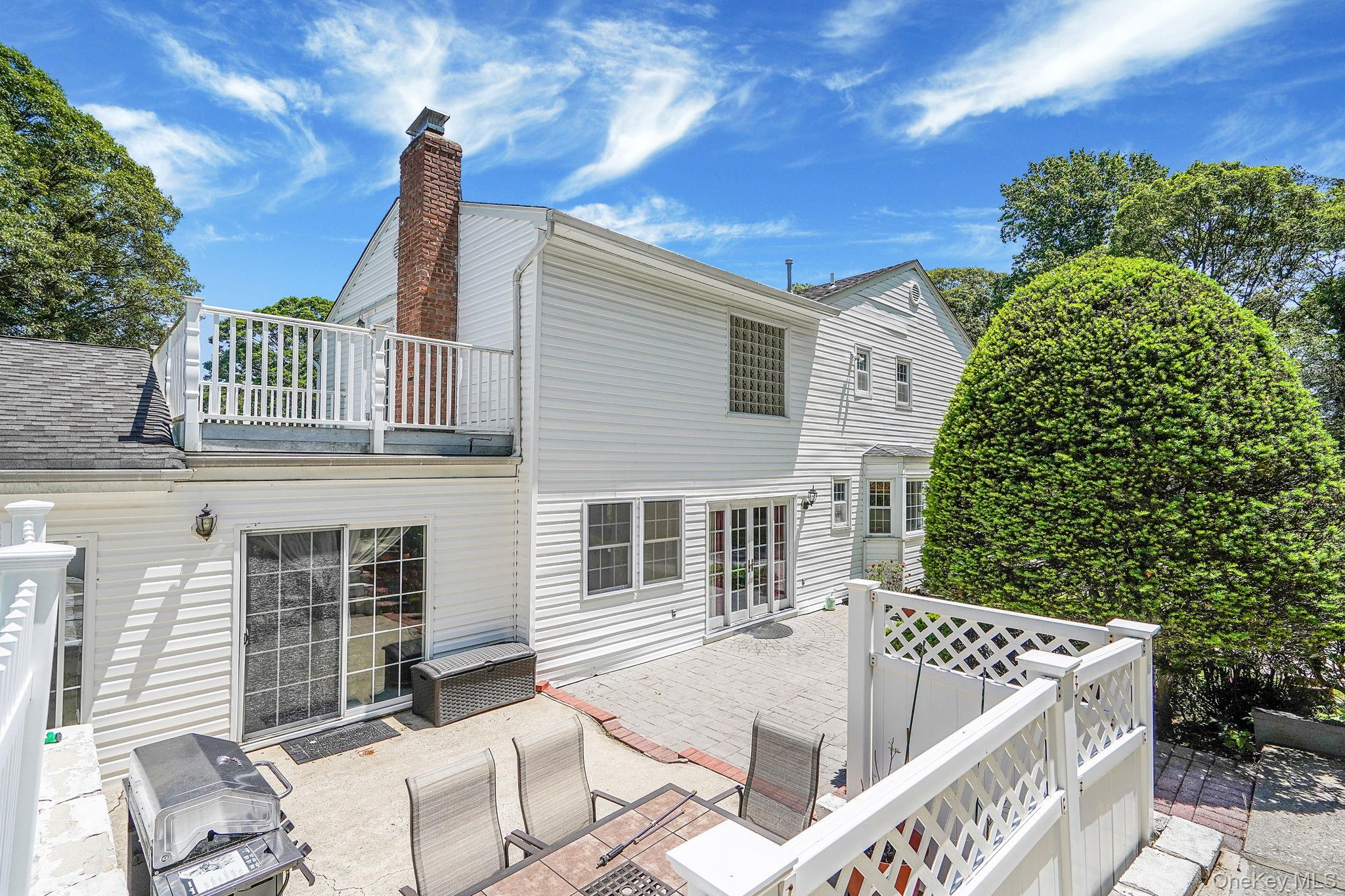 11 Country Squire Court, Dix Hills, NY 11746