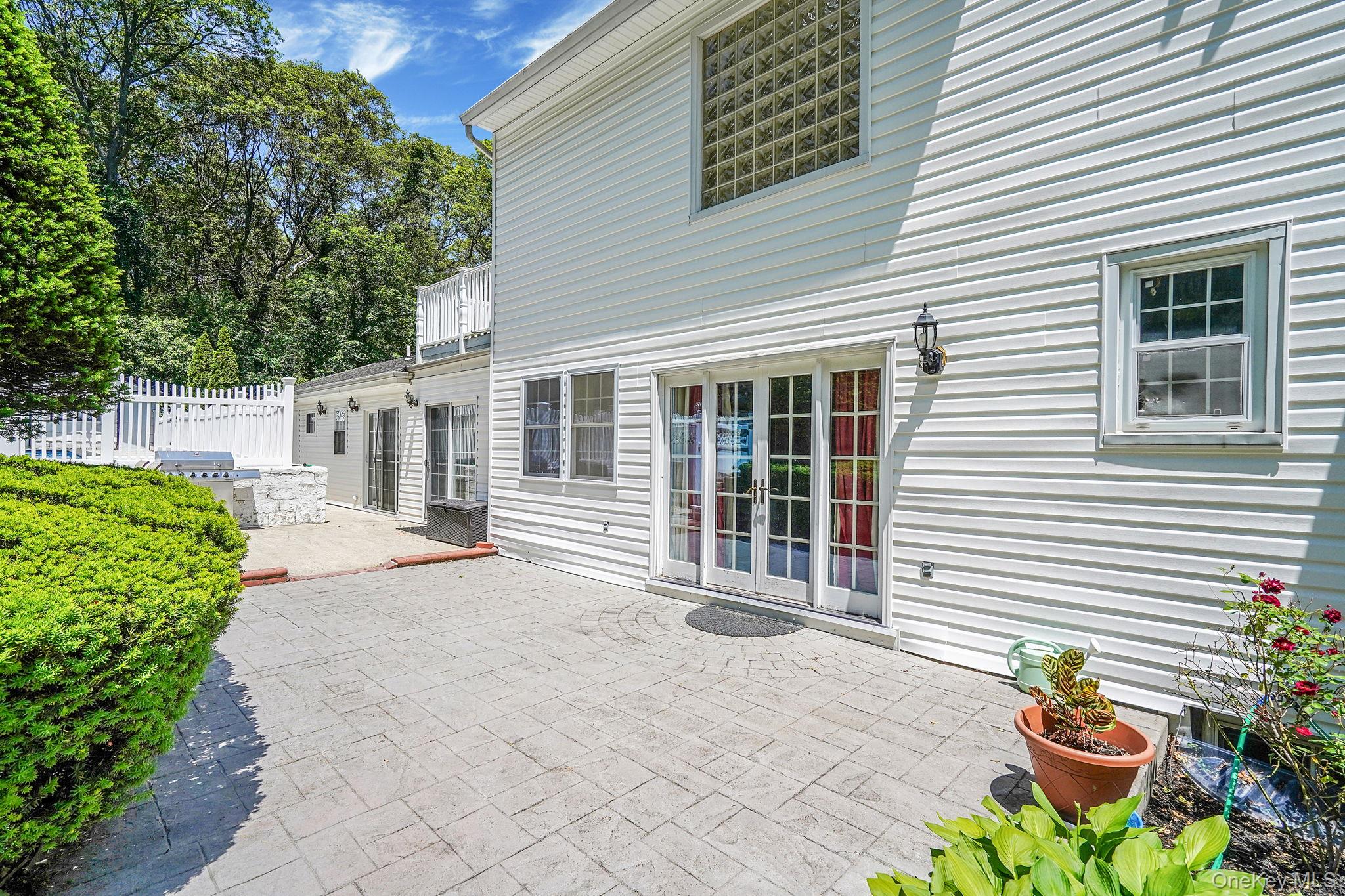 11 Country Squire Court, Dix Hills, NY 11746