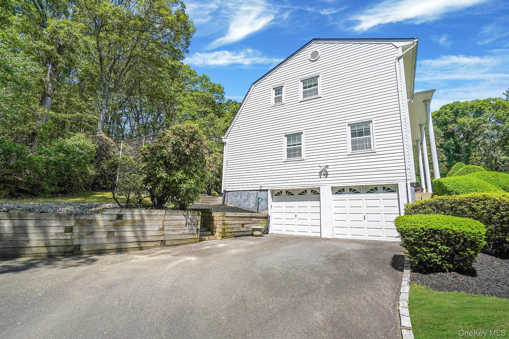 11 Country Squire Court, Dix Hills, NY 11746