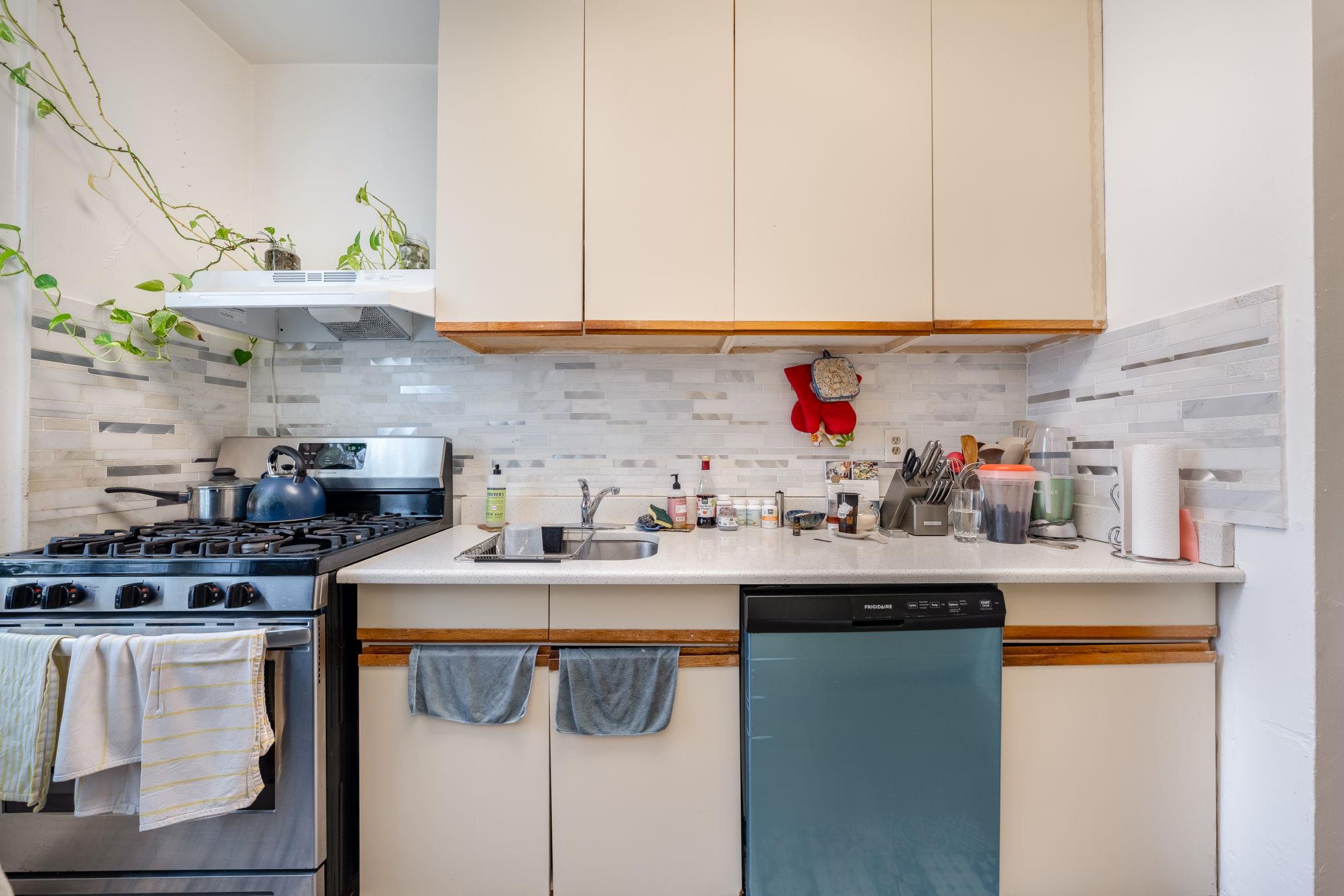 84-49 168th Street # 6L, Jamaica Hills, NY 11432