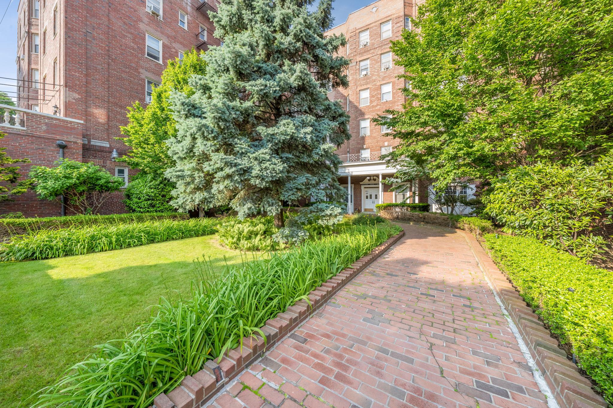 84-49 168th Street # 6L, Jamaica Hills, NY 11432