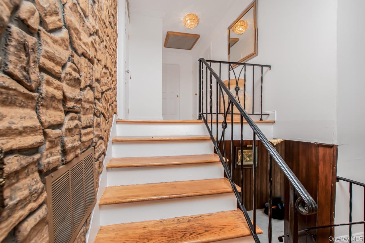 127 Parkview Road, Elmsford, NY 10523