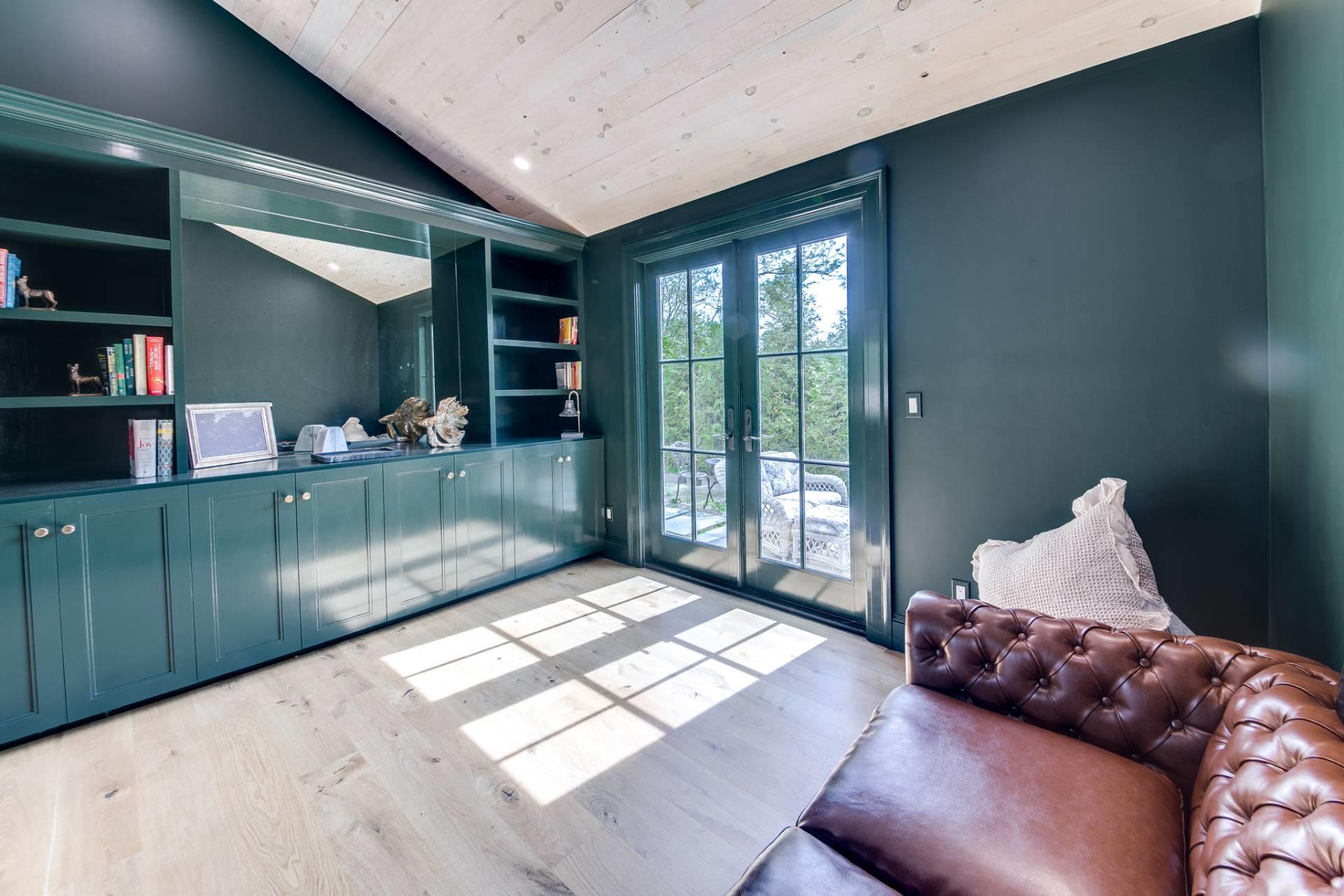 11 Shinnecock Road, Hampton Bays, NY 11946