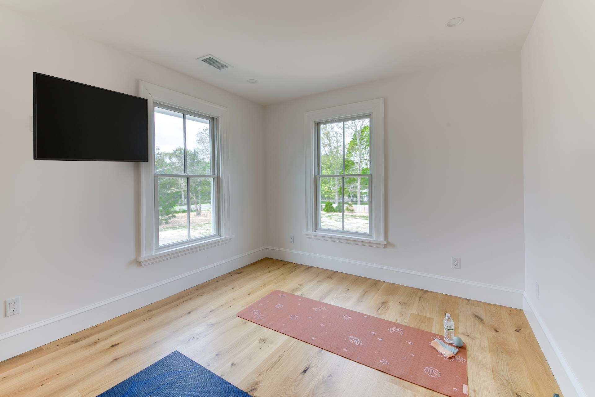 11 Shinnecock Road, Hampton Bays, NY 11946