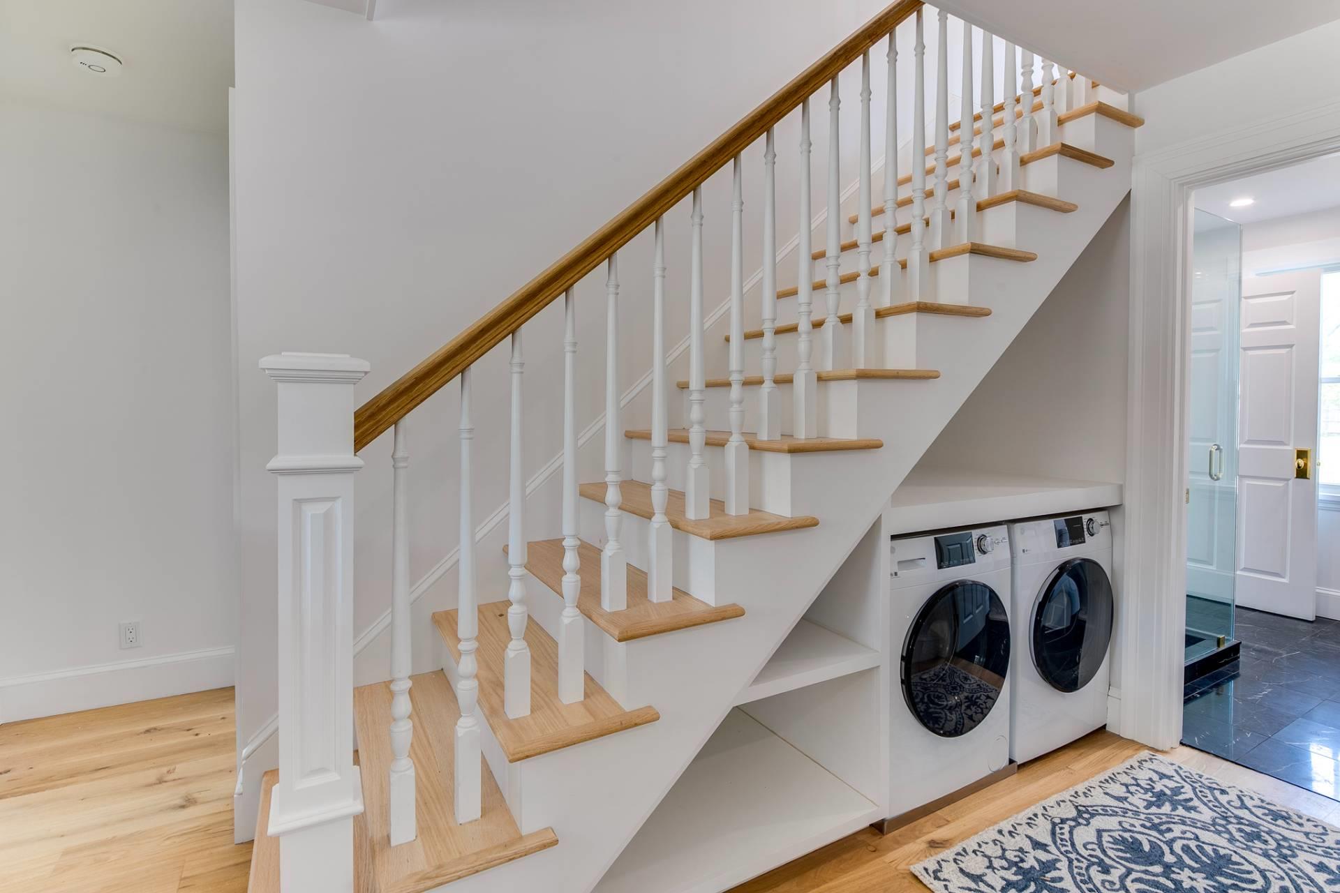 11 Shinnecock Road, Hampton Bays, NY 11946