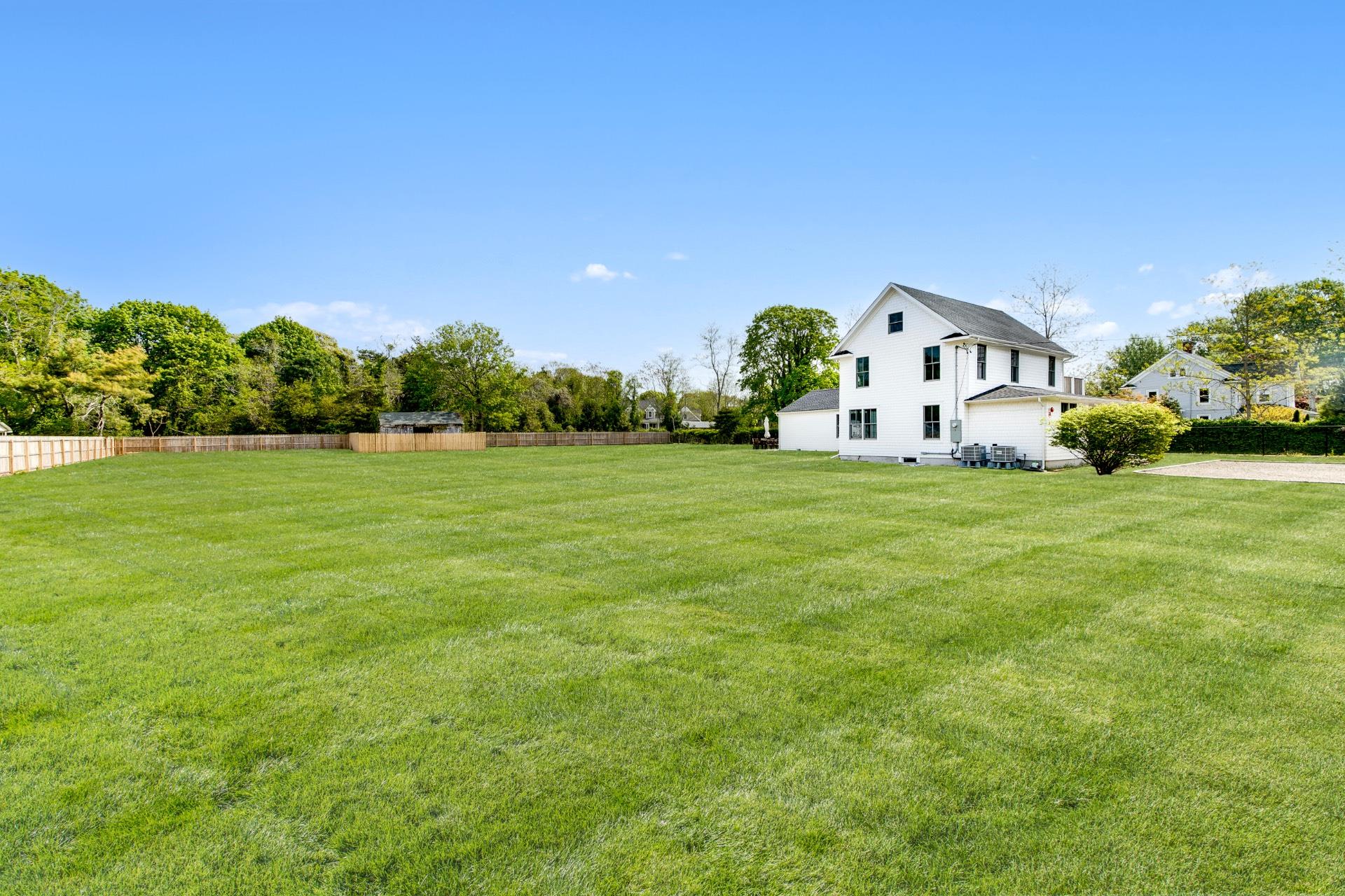 11 Shinnecock Road, Hampton Bays, NY 11946