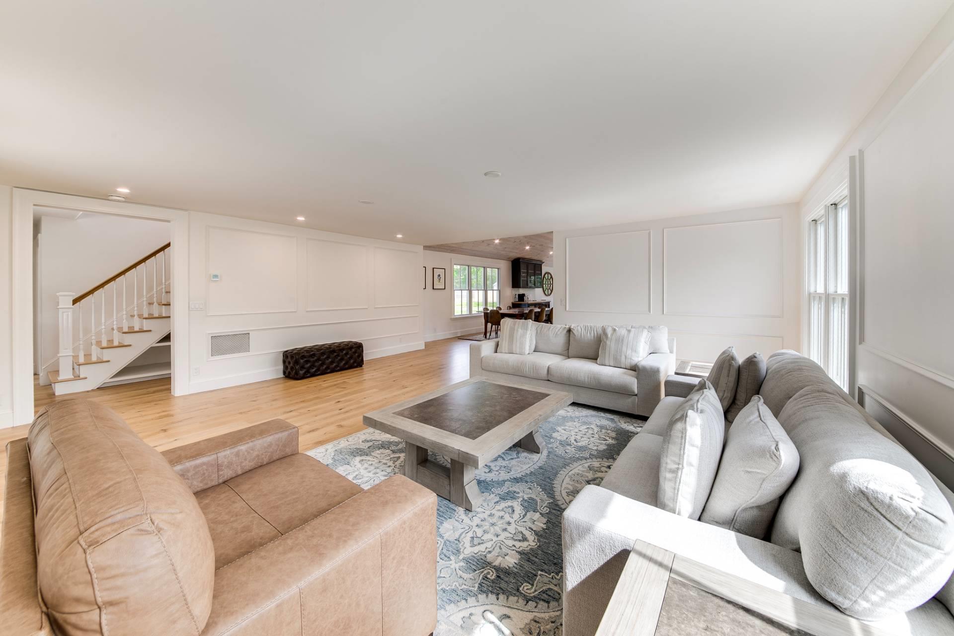 11 Shinnecock Road, Hampton Bays, NY 11946