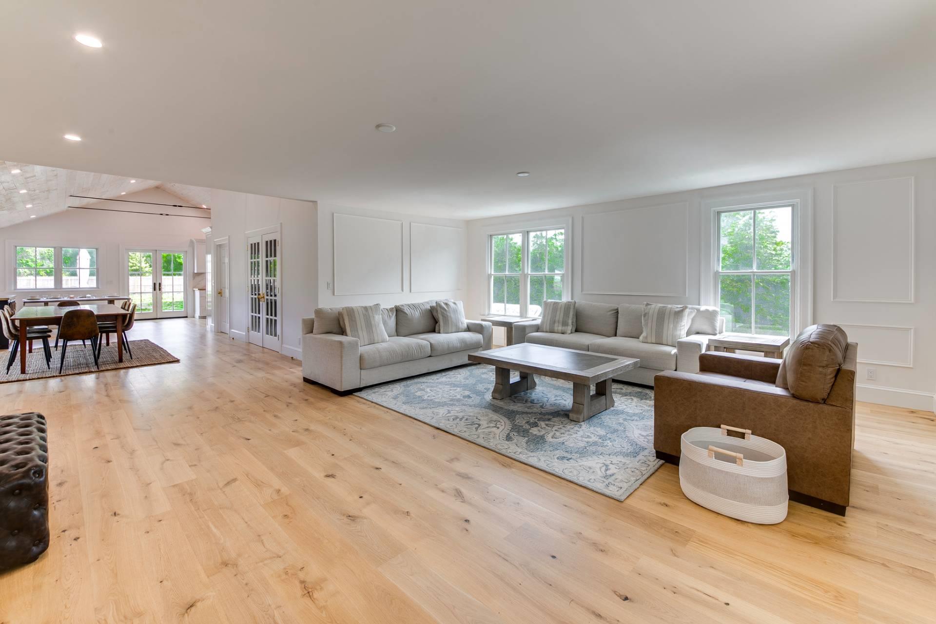 11 Shinnecock Road, Hampton Bays, NY 11946