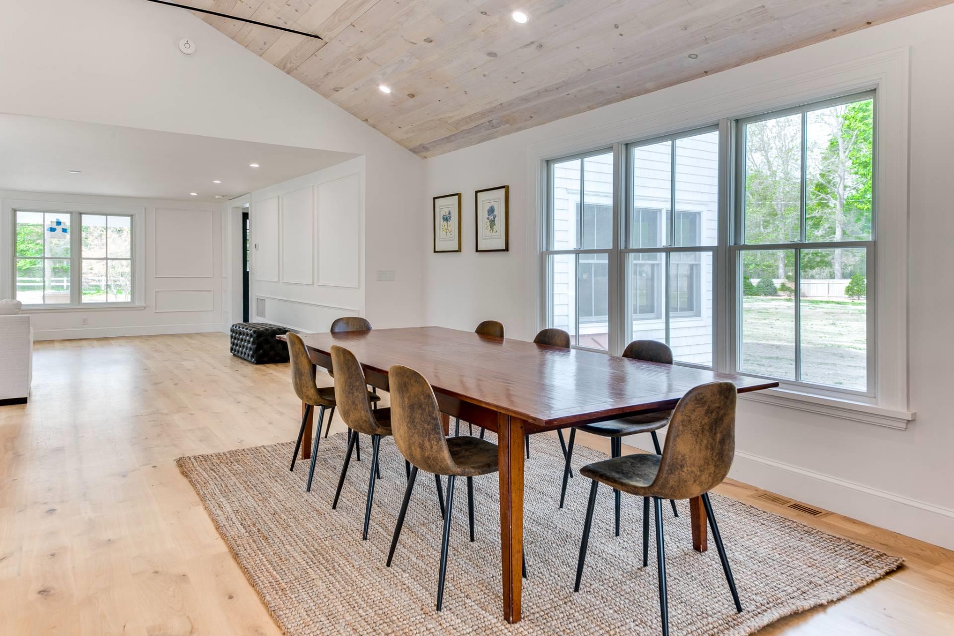 11 Shinnecock Road, Hampton Bays, NY 11946