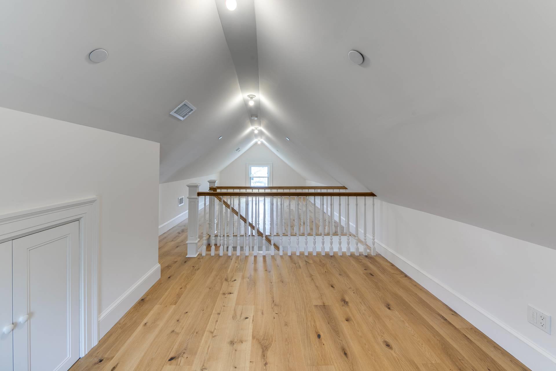 11 Shinnecock Road, Hampton Bays, NY 11946