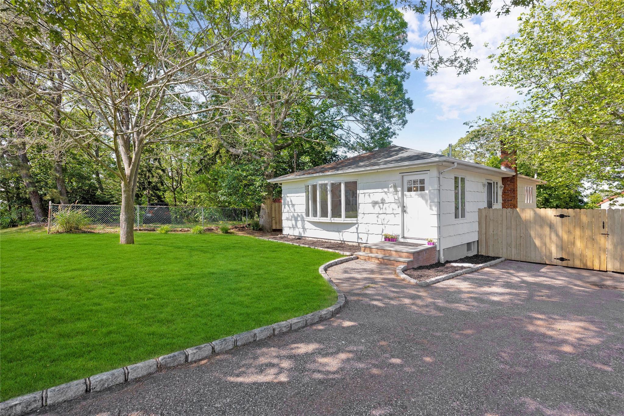 3 Pearl Road, Rocky Point, NY 11778