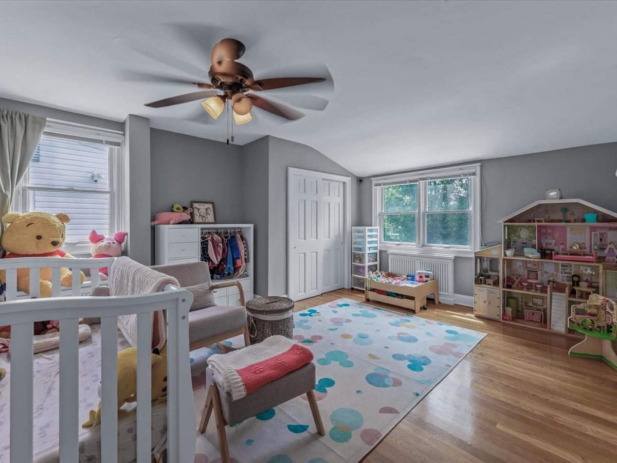 18 Ashland Avenue, New Hyde Park, NY 11040