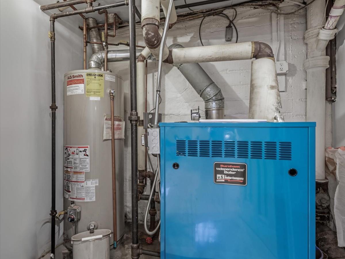 18 Ashland Avenue, New Hyde Park, NY 11040