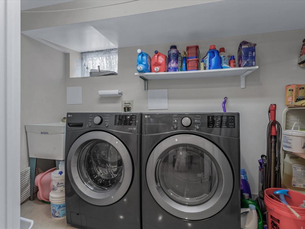 18 Ashland Avenue, New Hyde Park, NY 11040