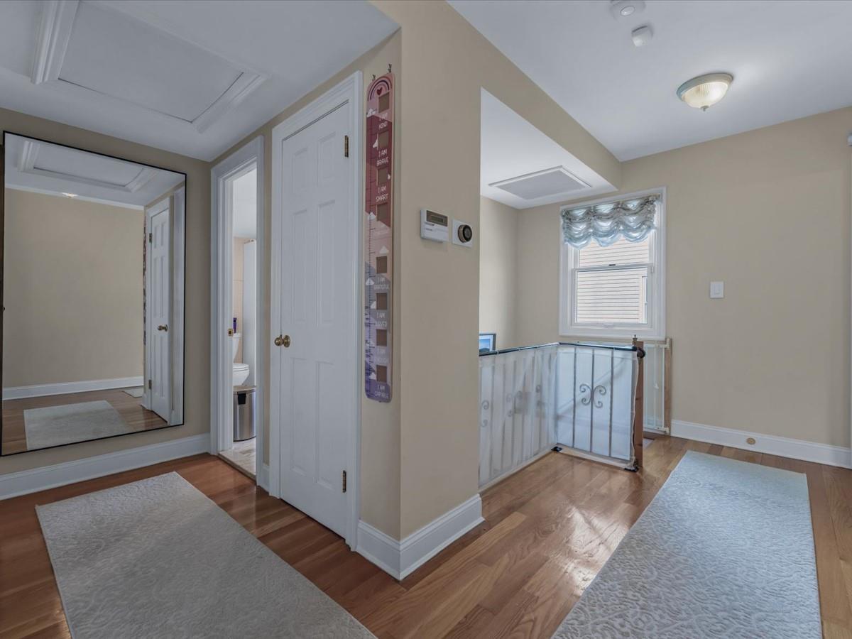 18 Ashland Avenue, New Hyde Park, NY 11040