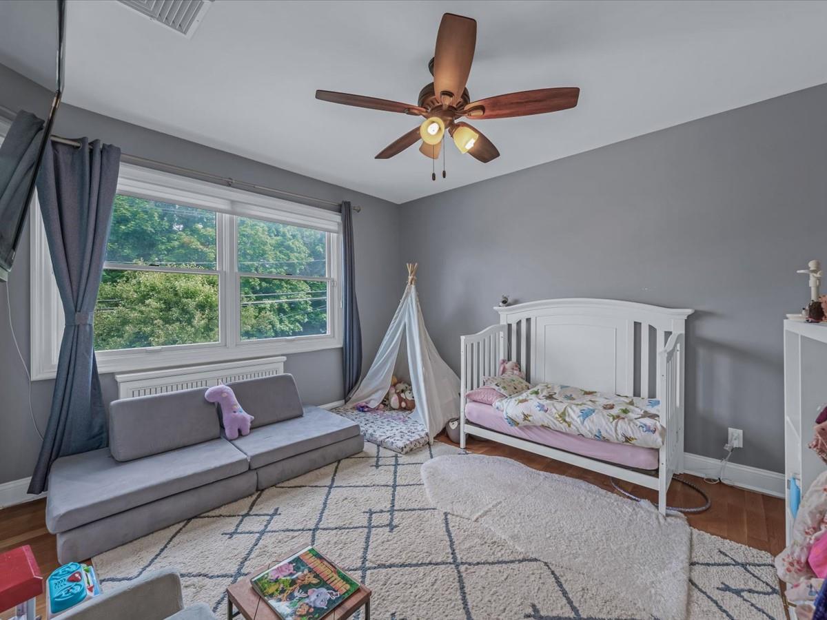 18 Ashland Avenue, New Hyde Park, NY 11040