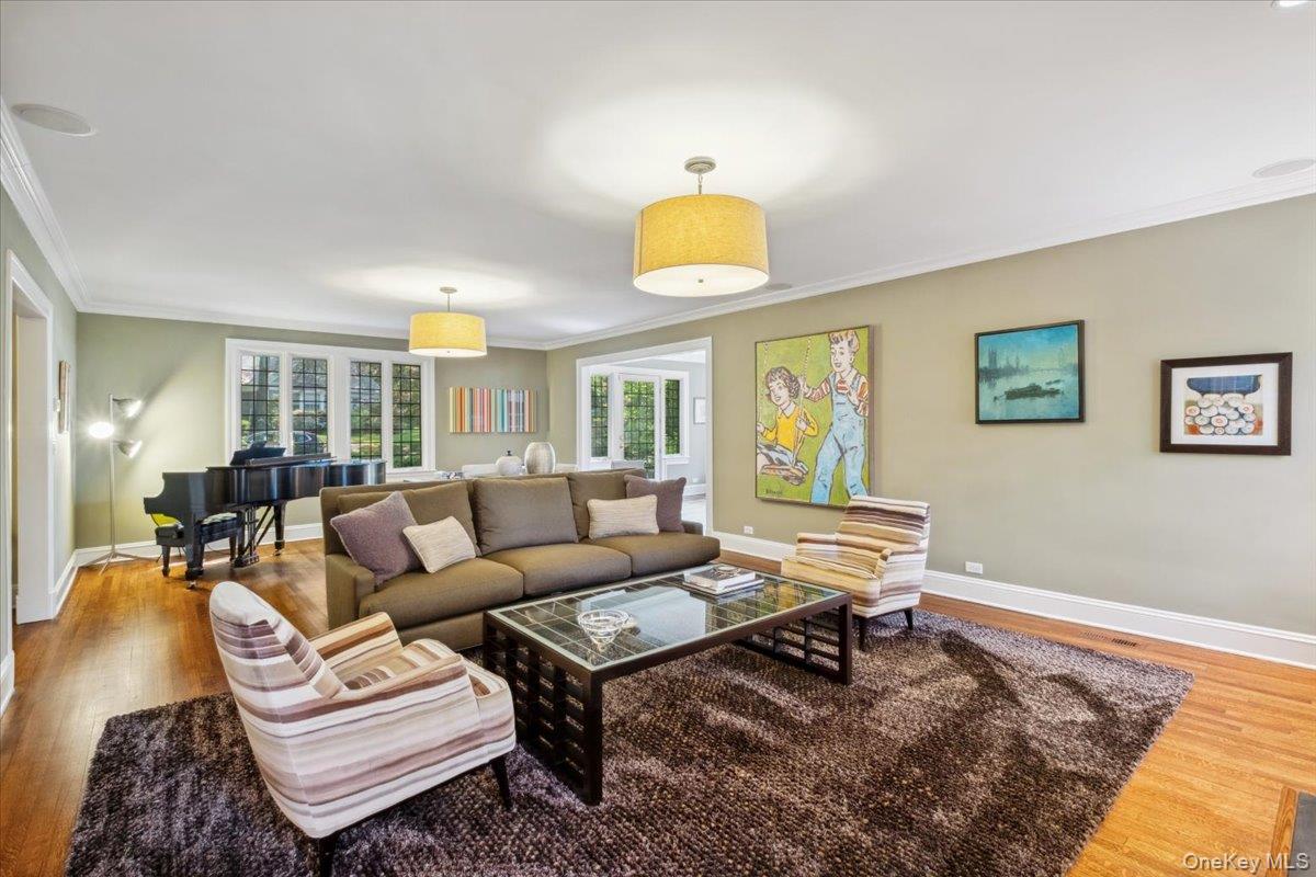 54 Inverness Road, Scarsdale, NY 10583