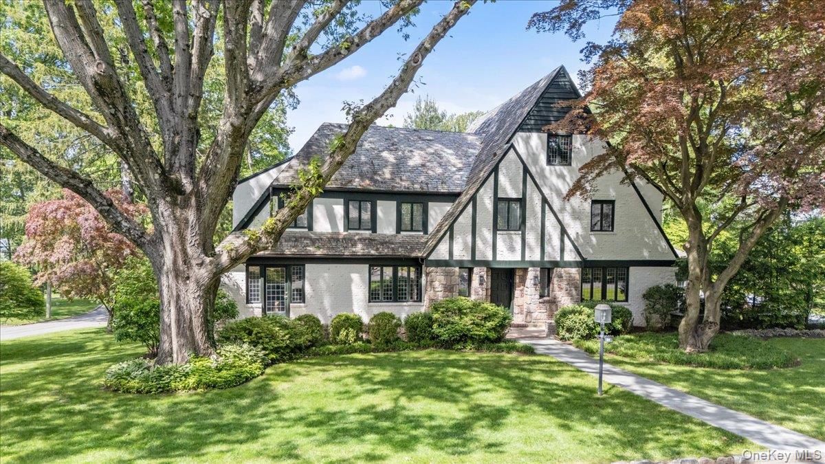 54 Inverness Road, Scarsdale, NY 10583