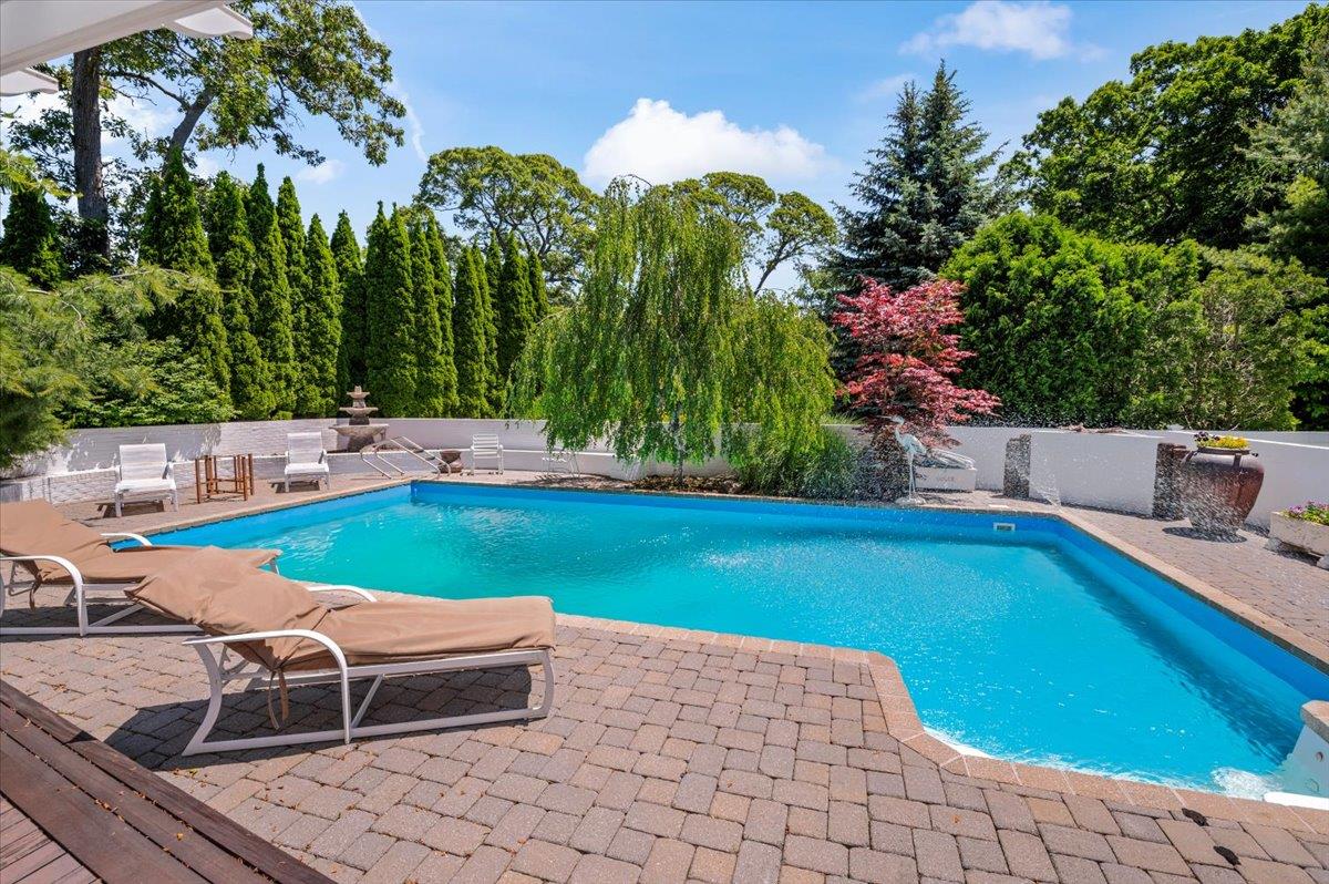 23 Forest Road, Kings Park, NY 11754