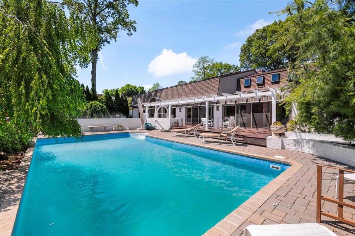 23 Forest Road, Kings Park, NY 11754