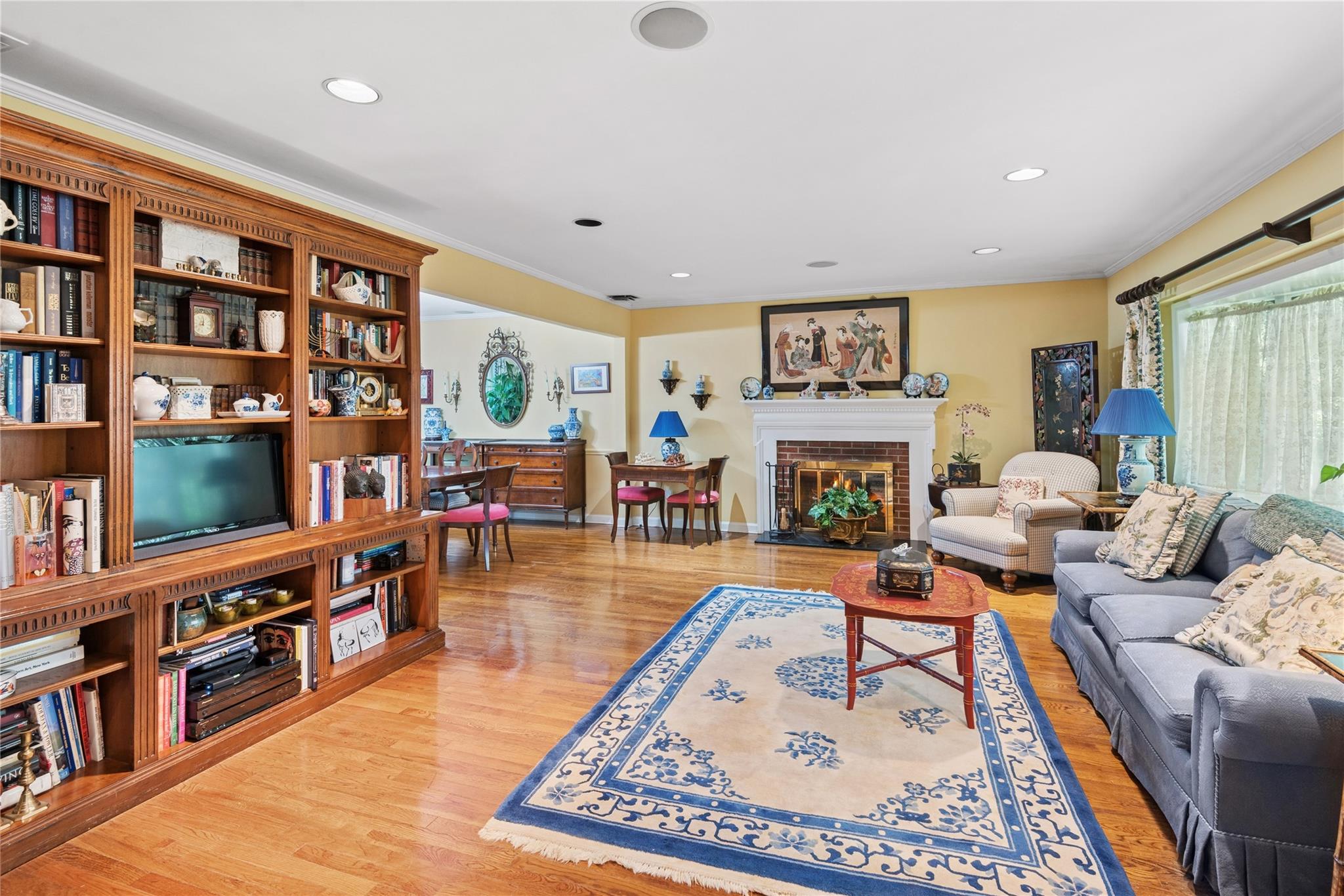 221 Somerset Drive, Hewlett, NY 11557