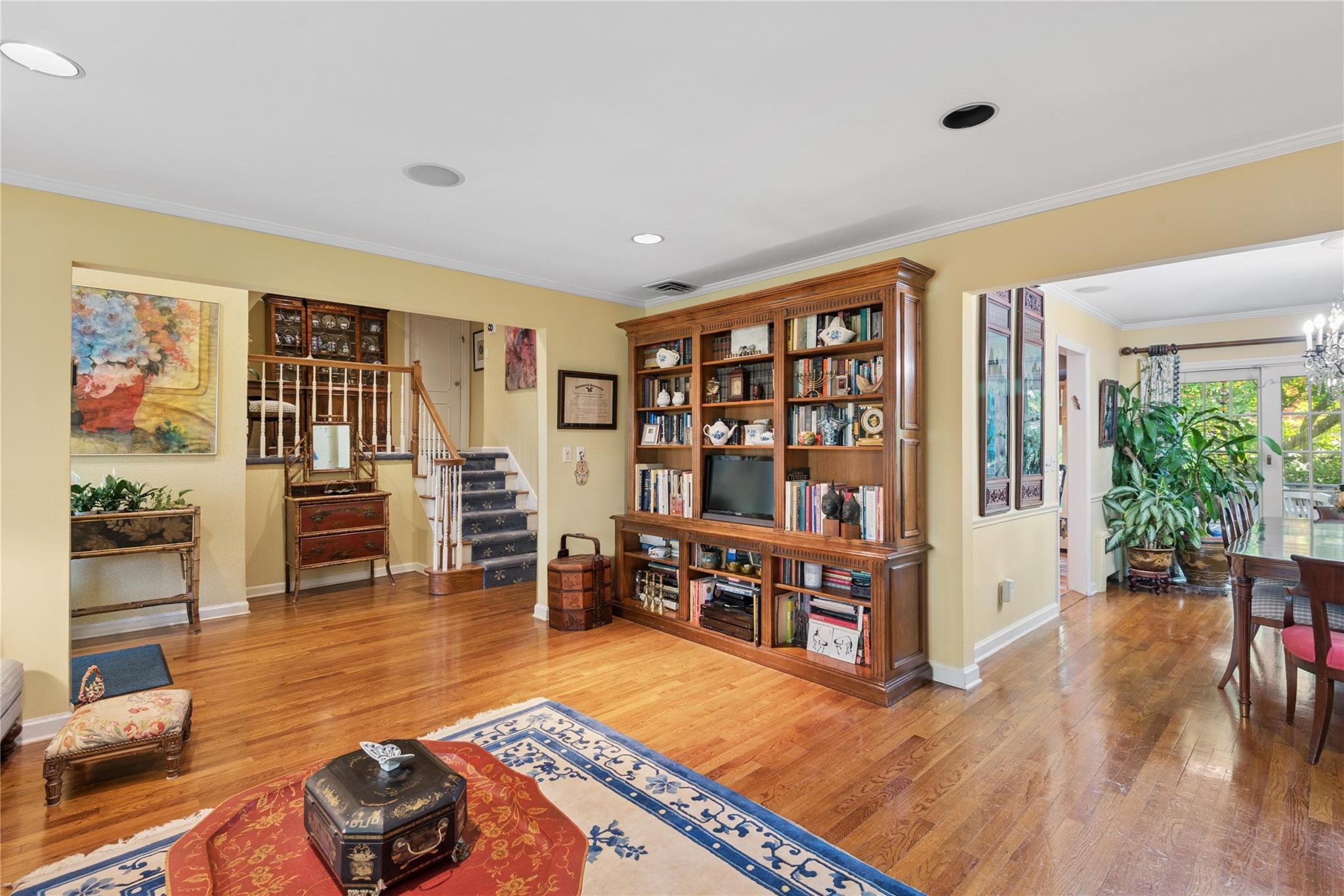 221 Somerset Drive, Hewlett, NY 11557