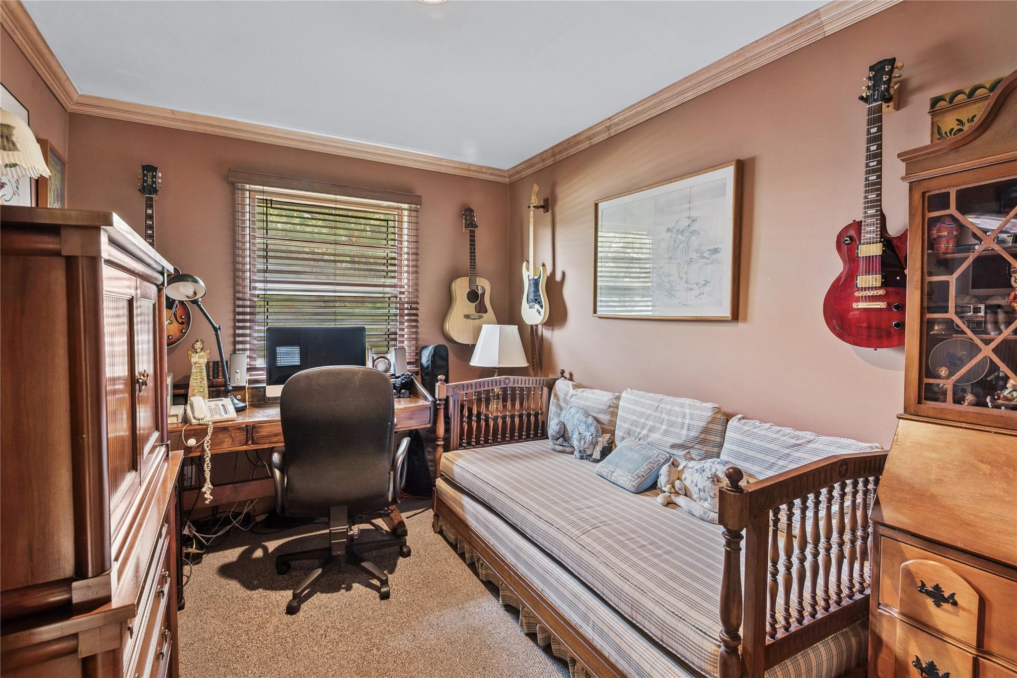 221 Somerset Drive, Hewlett, NY 11557