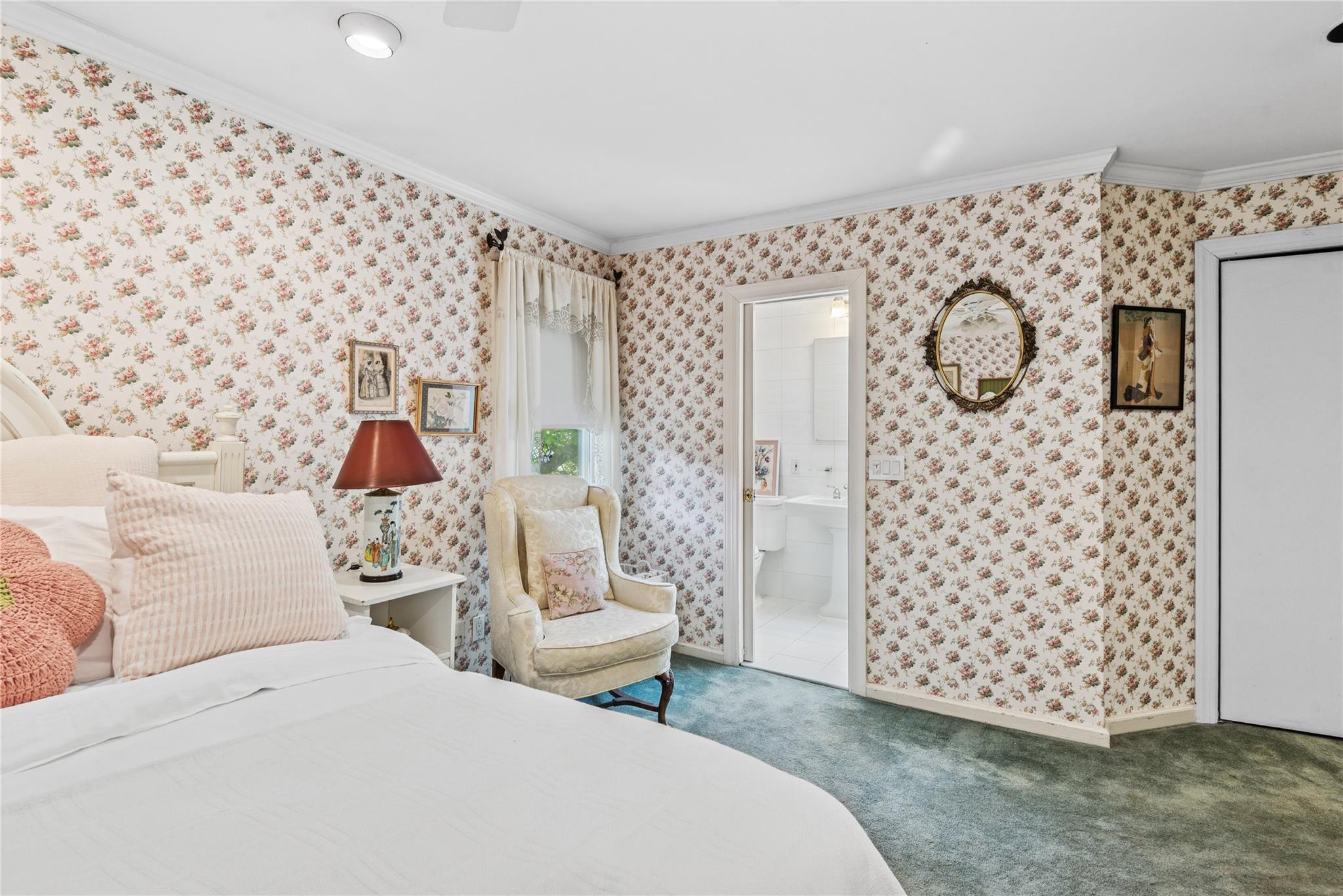 221 Somerset Drive, Hewlett, NY 11557