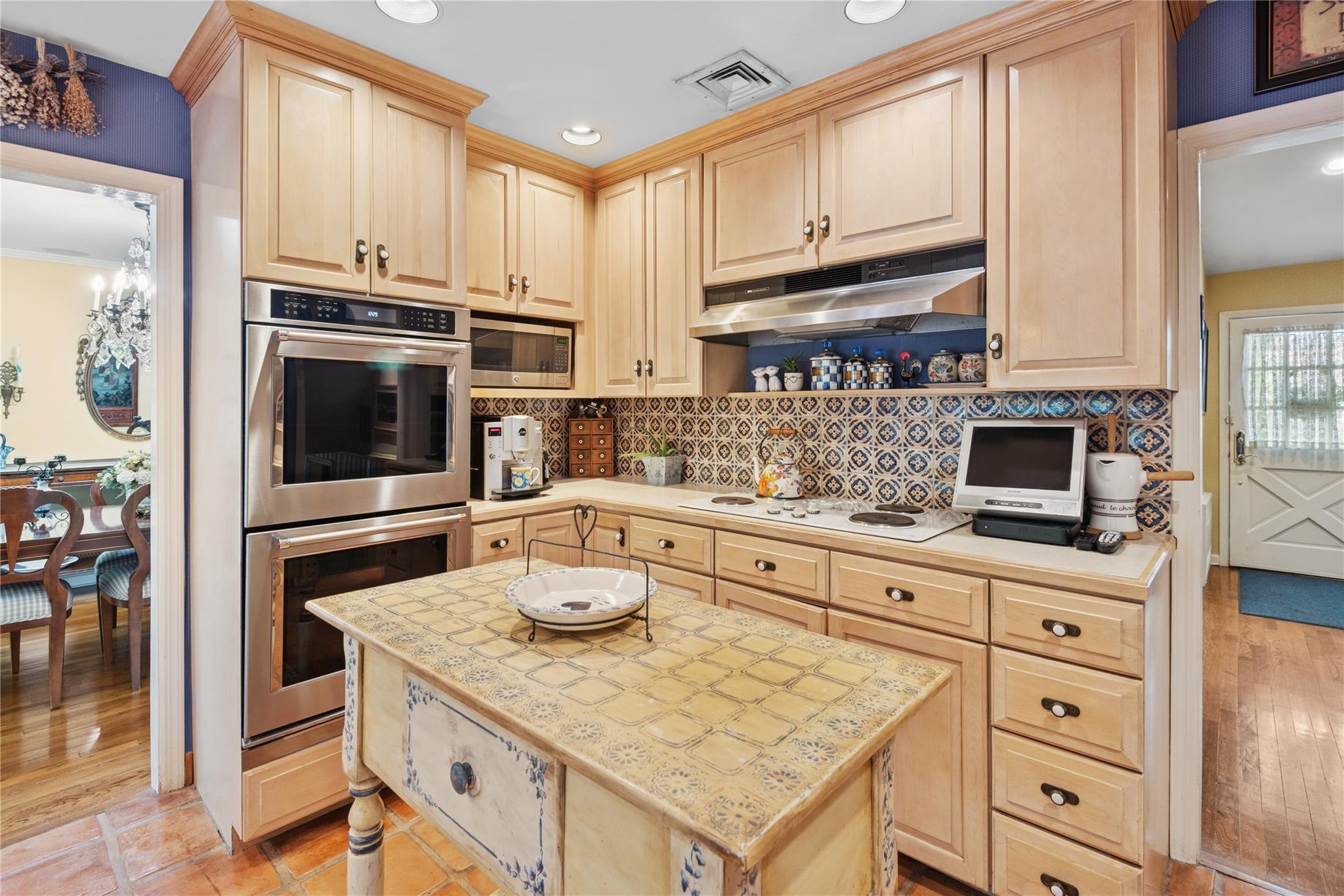 221 Somerset Drive, Hewlett, NY 11557