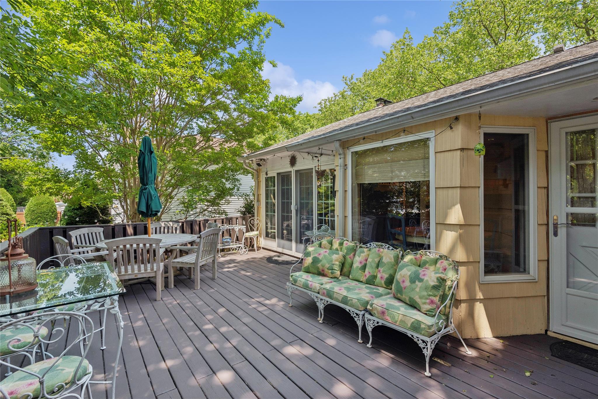 221 Somerset Drive, Hewlett, NY 11557