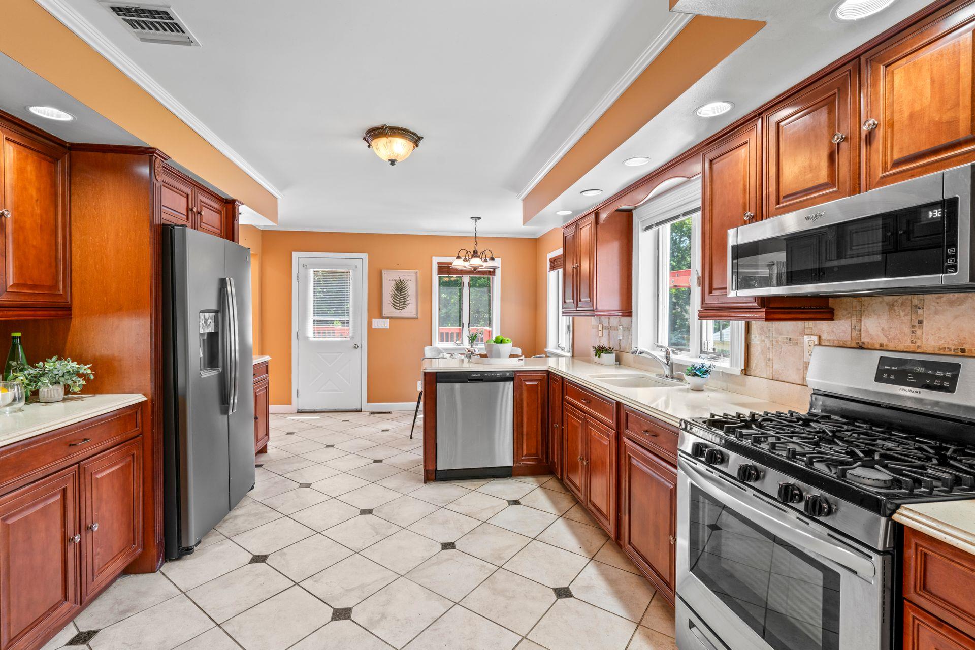 42 Titus Road, Glen Cove, NY 11542