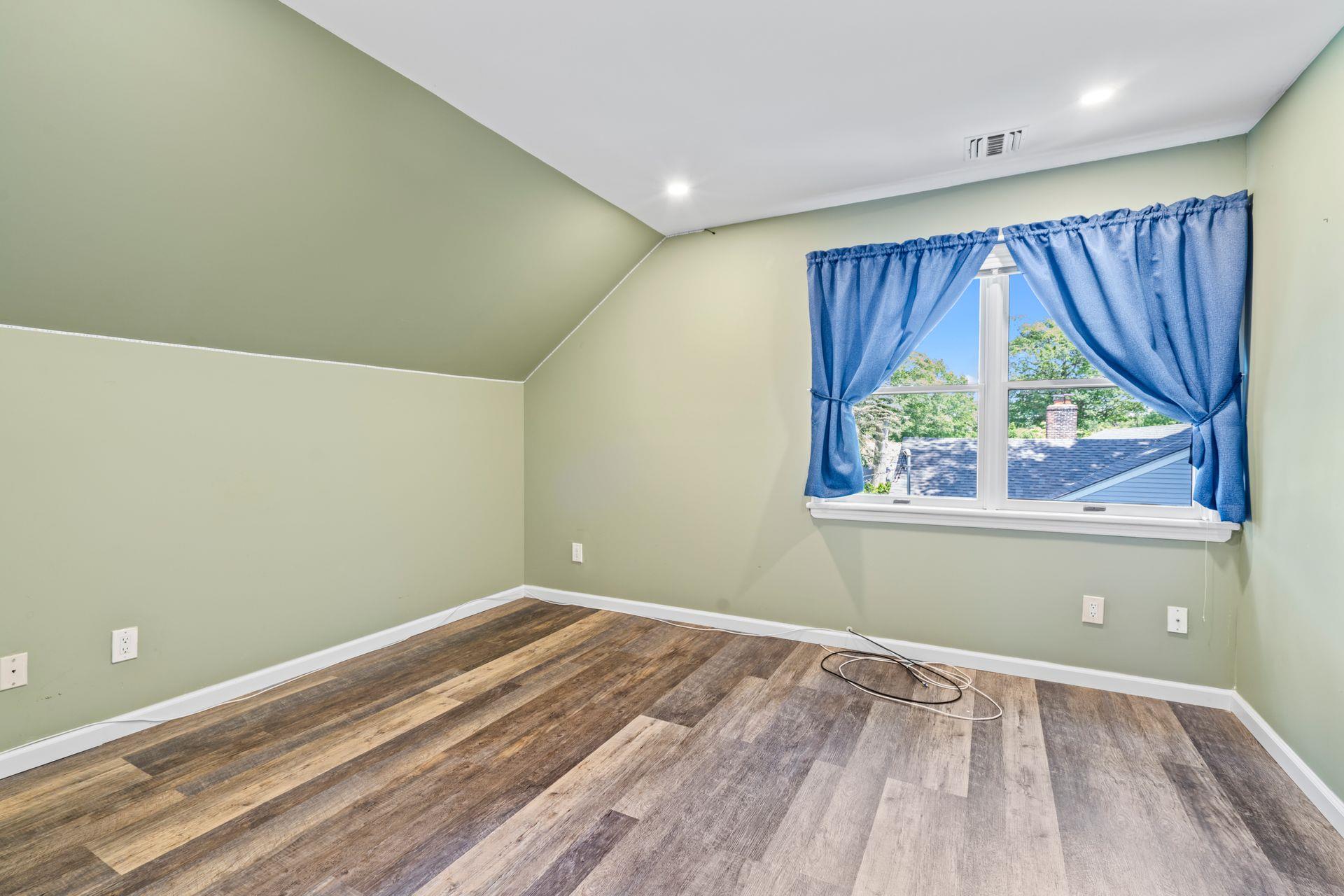 42 Titus Road, Glen Cove, NY 11542