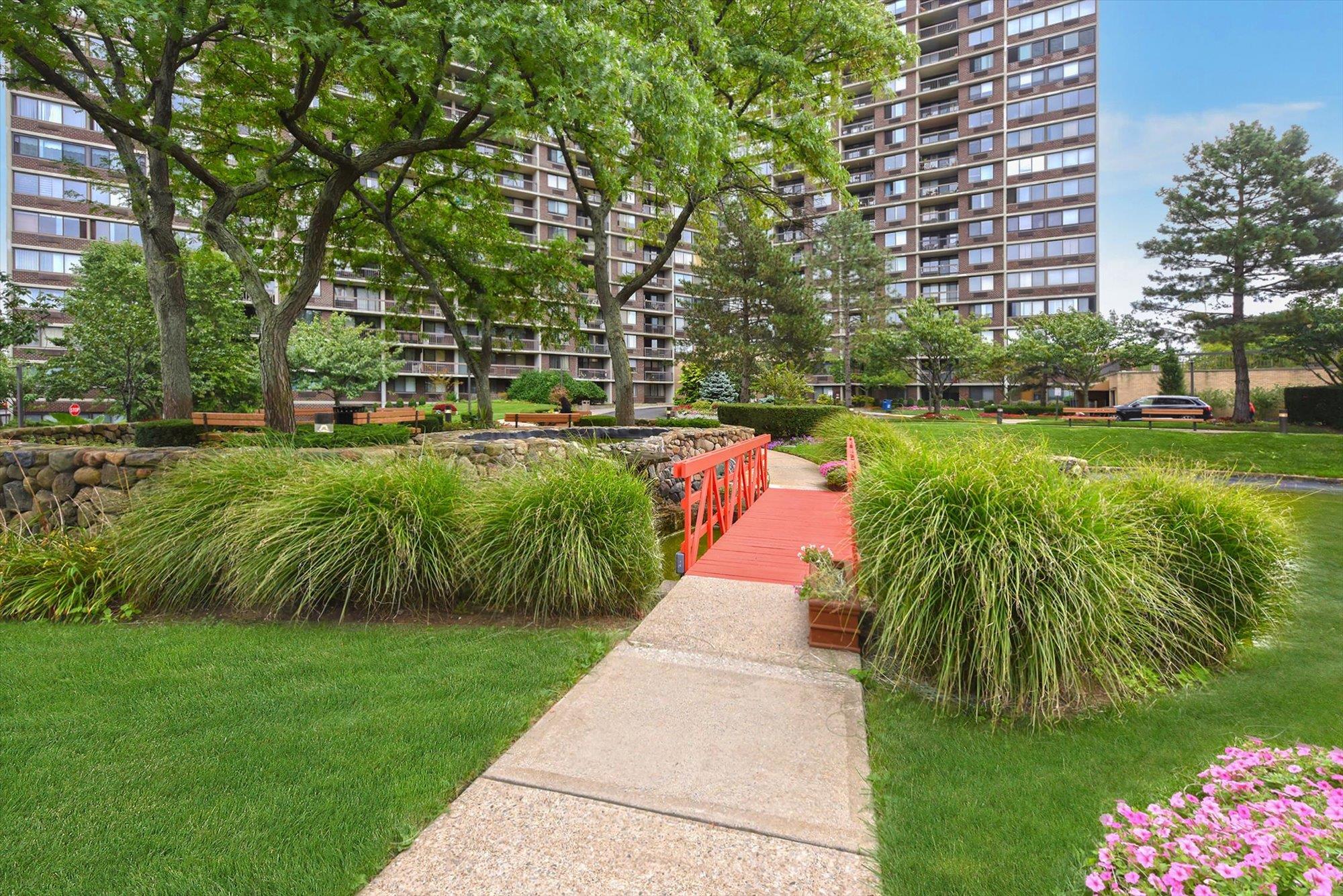 2 Bay Club Drive # 2B, Bayside, NY 11360