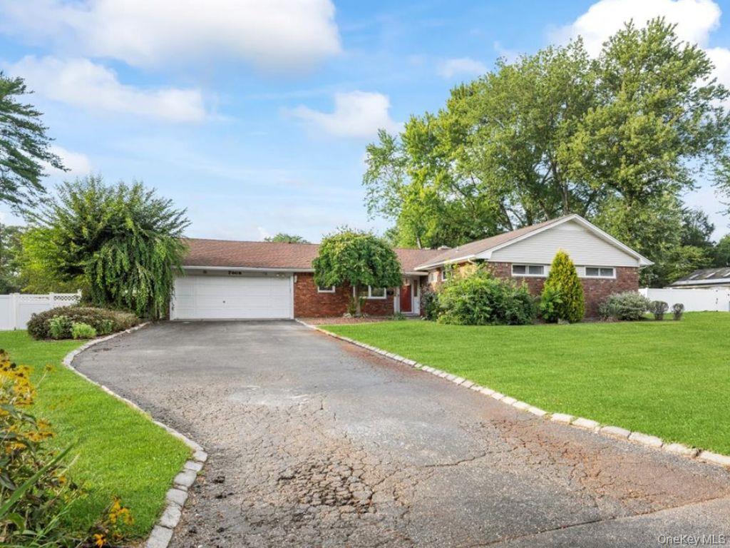 4 Marshmallow Drive, Commack, NY 11725