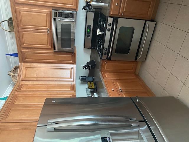 28 Torrey Pine Lane, Bay Shore, NY 11706