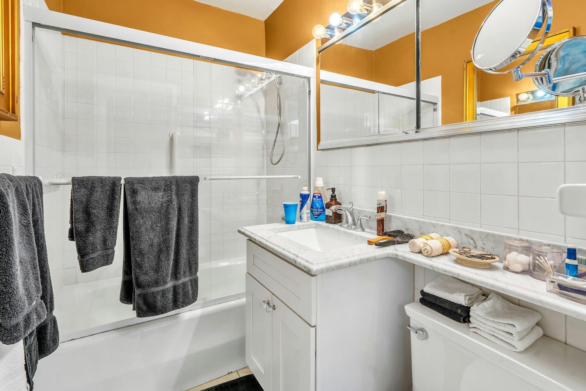 269-10 Grand Central Parkway # 32P, Floral Park, NY 11005