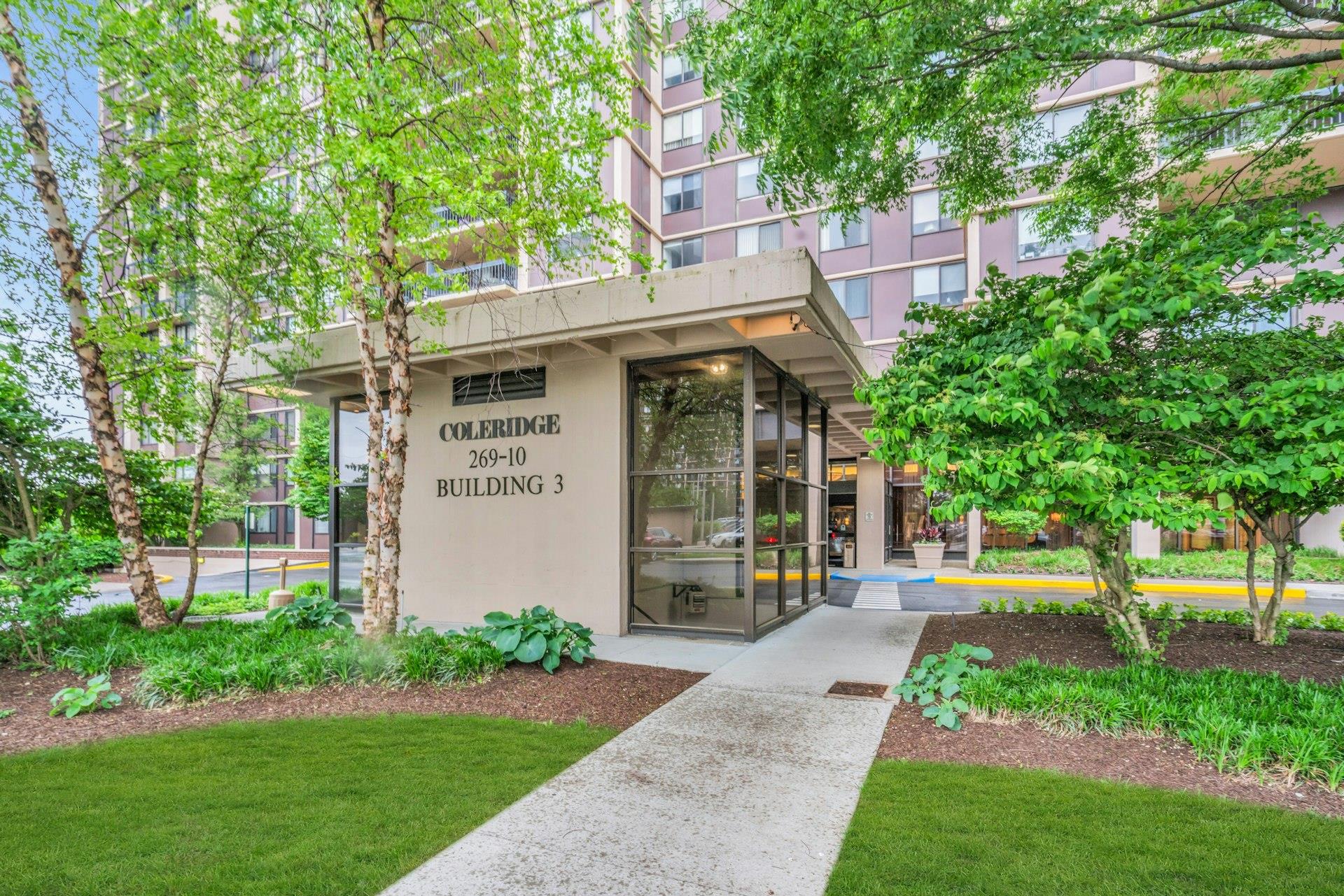 269-10 Grand Central Parkway # 32P, Floral Park, NY 11005