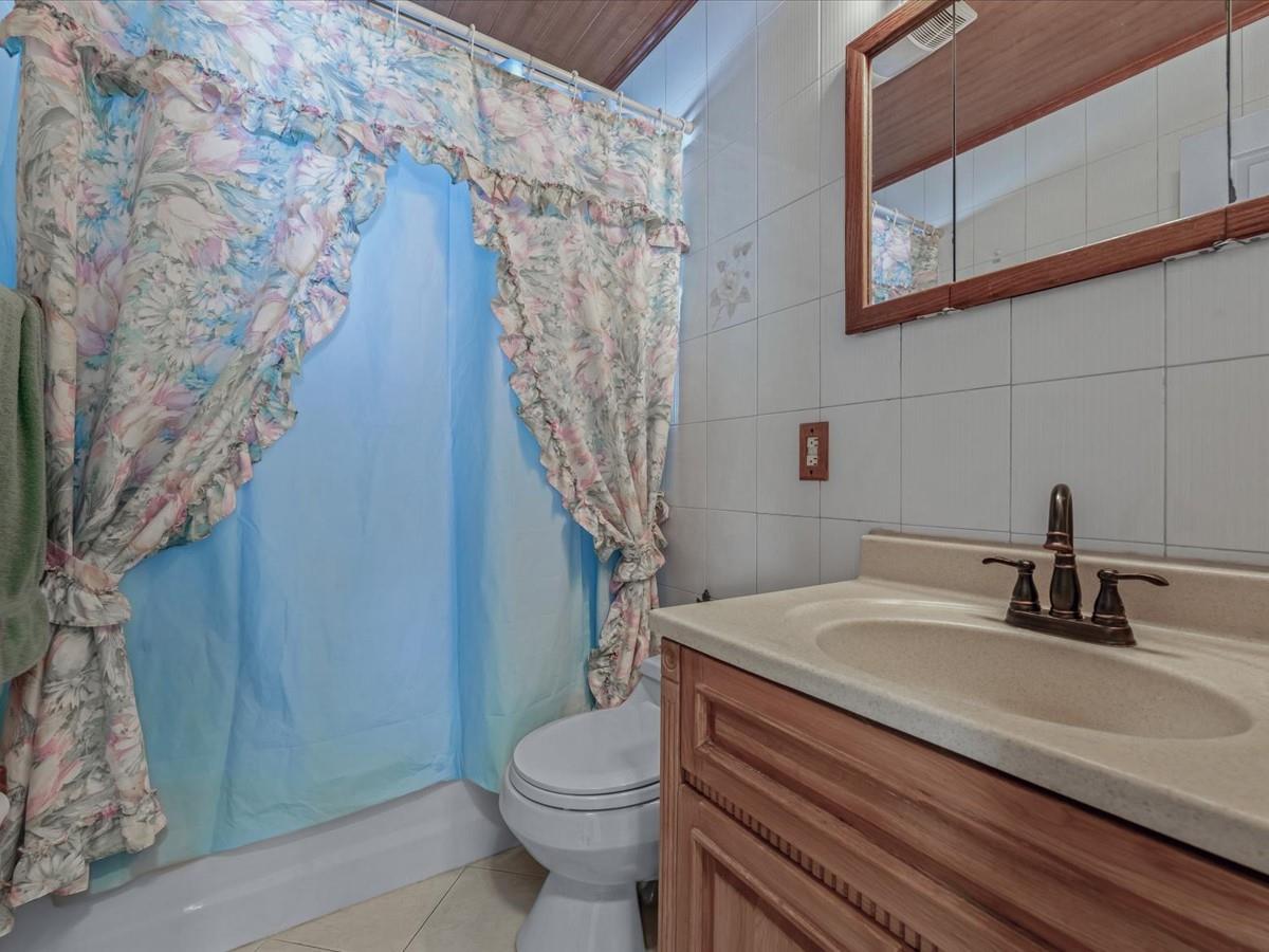 82-44 263 Street, Glen Oaks, NY 11004