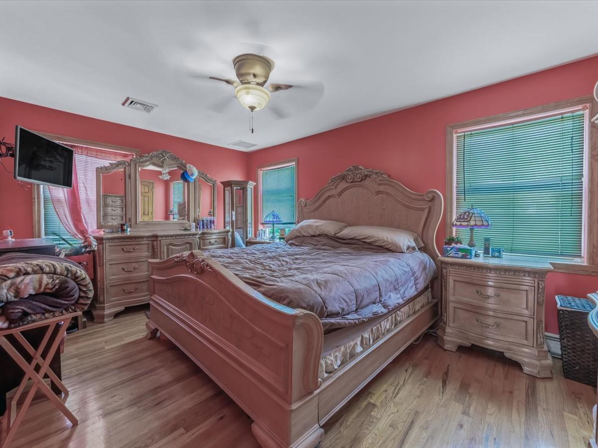 82-44 263 Street, Glen Oaks, NY 11004