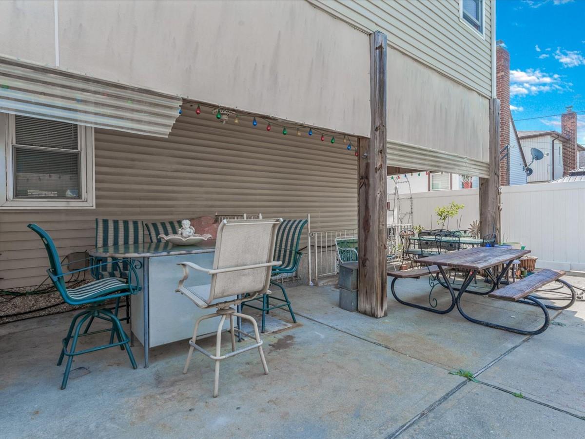 82-44 263 Street, Glen Oaks, NY 11004